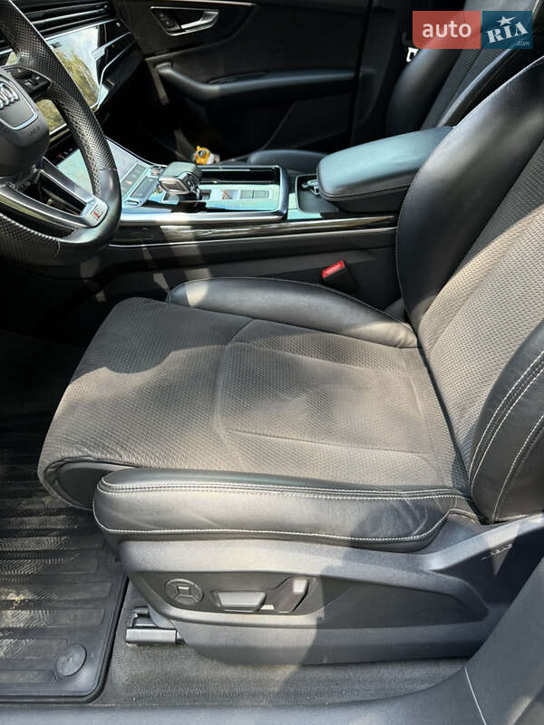 Внедорожник / Кроссовер Audi Q8 2020 в Харькове