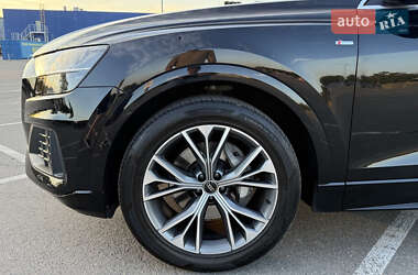 Внедорожник / Кроссовер Audi Q8 2023 в 