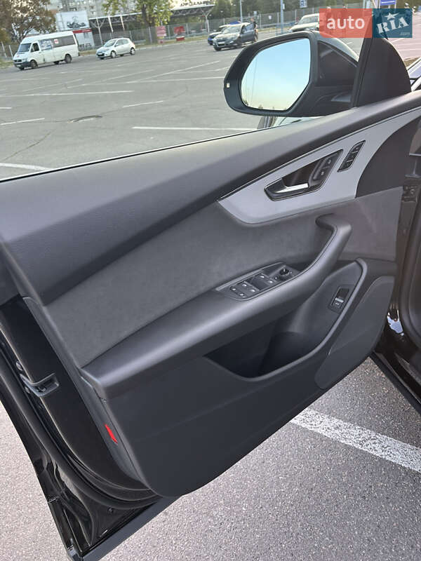 Позашляховик / Кросовер Audi Q8 2023 в Дніпрі