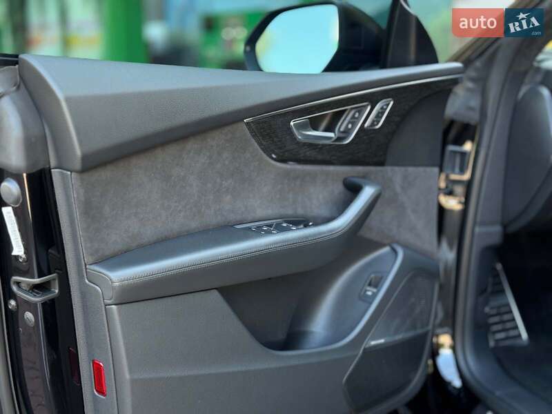 Позашляховик / Кросовер Audi Q8 2019 в Києві