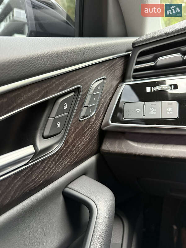 Внедорожник / Кроссовер Audi Q8 2020 в Тернополе