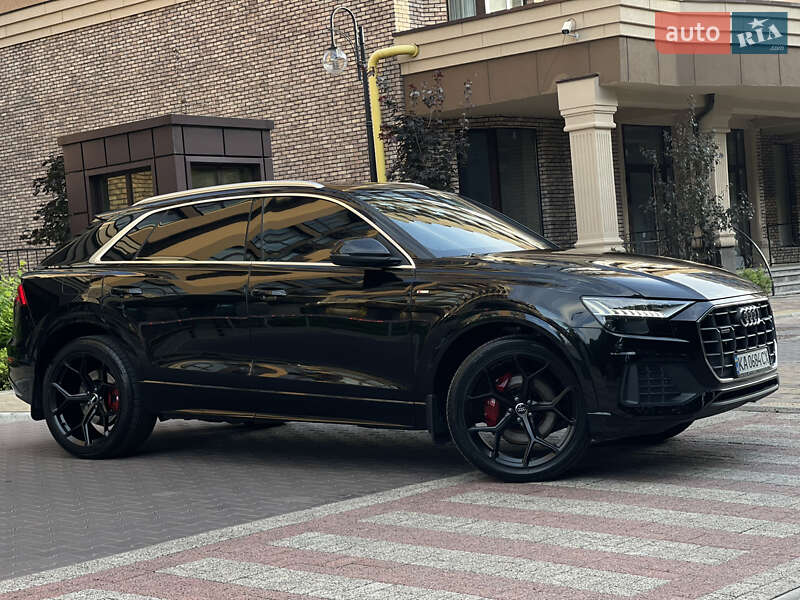 Внедорожник / Кроссовер Audi Q8 2021 в Киеве