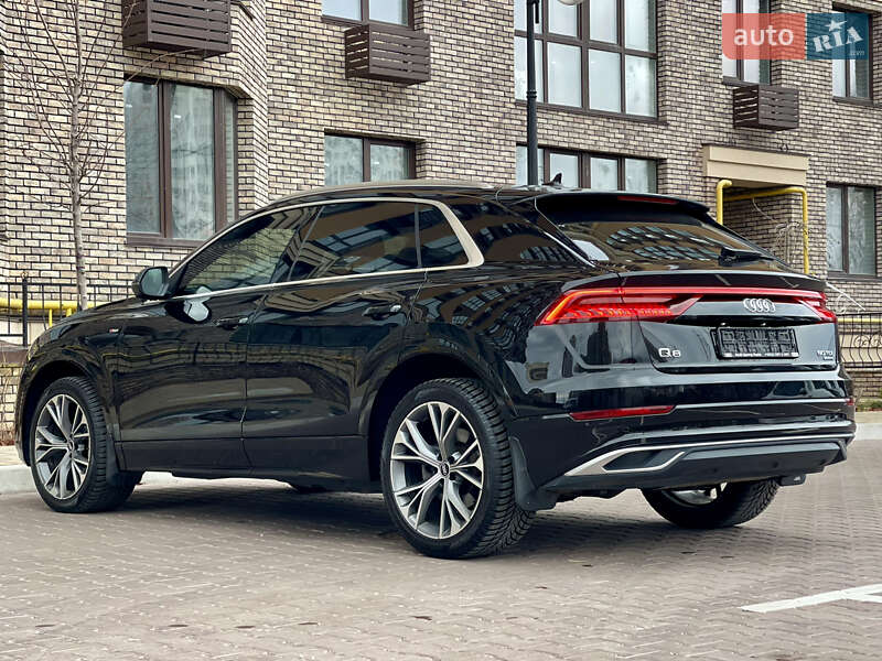 Внедорожник / Кроссовер Audi Q8 2021 в Киеве