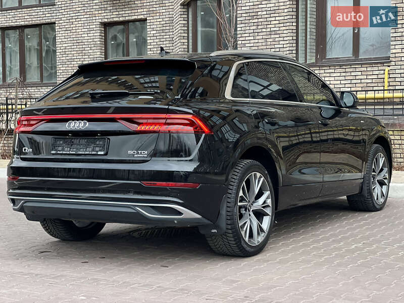 Внедорожник / Кроссовер Audi Q8 2021 в Киеве