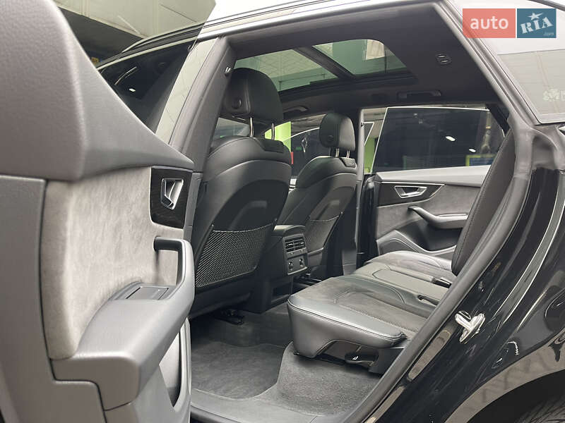 Внедорожник / Кроссовер Audi Q8 2021 в Киеве