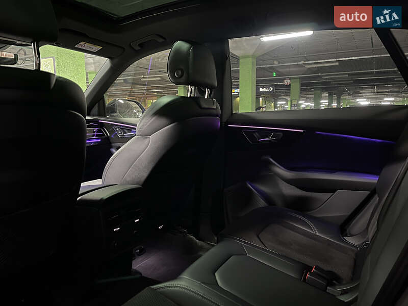 Внедорожник / Кроссовер Audi Q8 2021 в Киеве