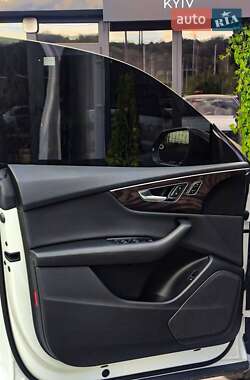 Внедорожник / Кроссовер Audi Q8 2019 в 