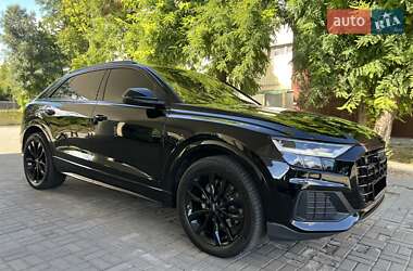 Внедорожник / Кроссовер Audi Q8 2021 в 