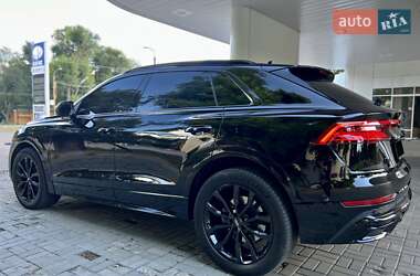 Внедорожник / Кроссовер Audi Q8 2021 в 