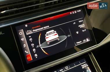 Внедорожник / Кроссовер Audi Q8 2021 в 