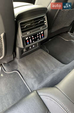 Позашляховик / Кросовер Audi Q8 2020 в 