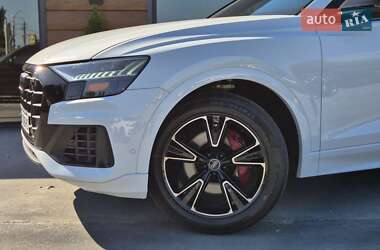 Внедорожник / Кроссовер Audi Q8 2021 в 