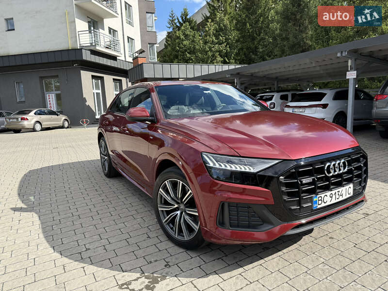Позашляховик / Кросовер Audi Q8 2020 в 