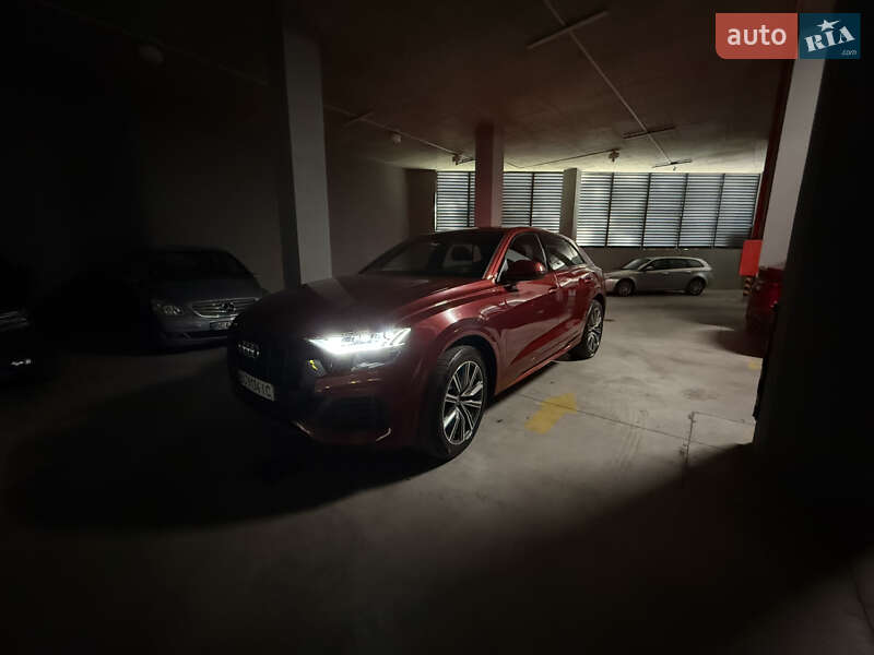 Позашляховик / Кросовер Audi Q8 2020 в Львові