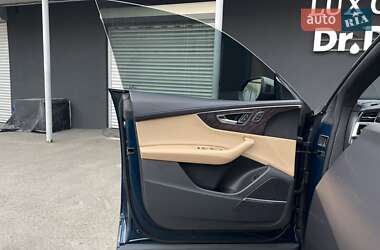 Внедорожник / Кроссовер Audi Q8 2018 в 