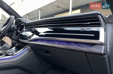 Внедорожник / Кроссовер Audi Q8 2018 в 