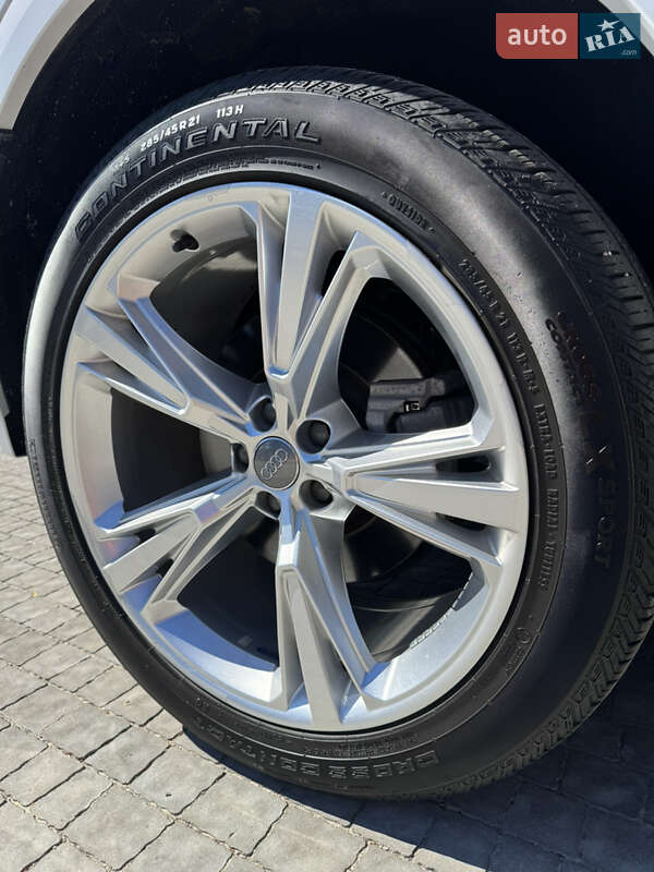 Внедорожник / Кроссовер Audi Q8 2018 в Киеве