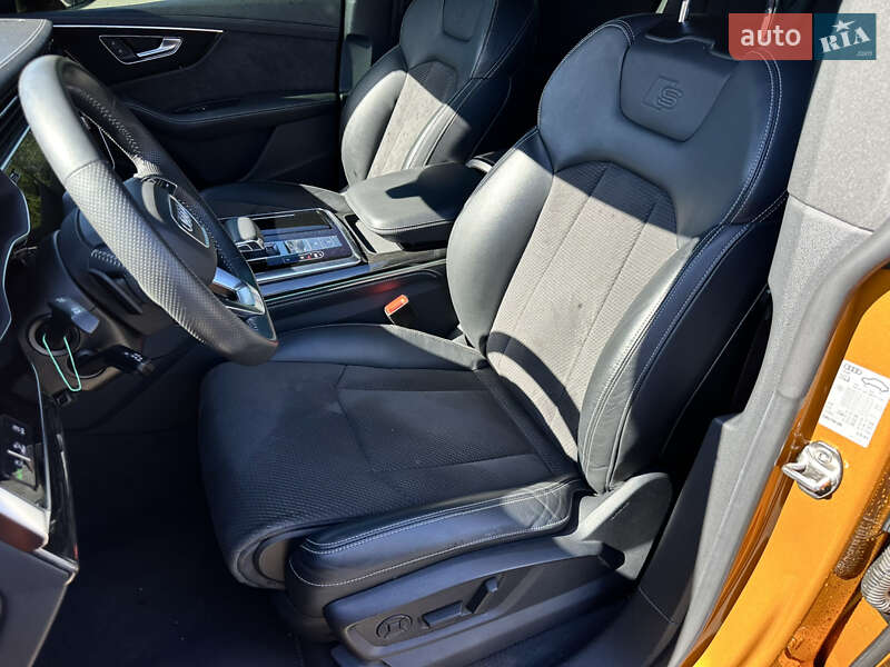 Внедорожник / Кроссовер Audi Q8 2019 в Одессе