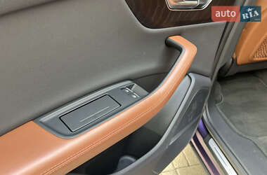 Внедорожник / Кроссовер Audi Q8 2021 в 