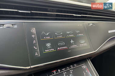 Внедорожник / Кроссовер Audi Q8 2021 в 