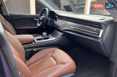 Внедорожник / Кроссовер Audi Q8 2021 в 