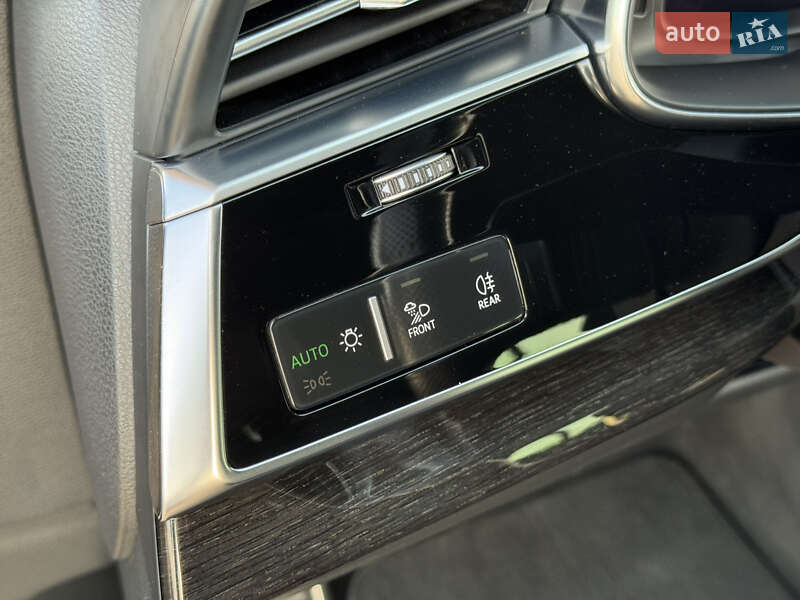 Внедорожник / Кроссовер Audi Q8 2020 в Киеве
