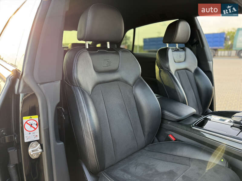 Внедорожник / Кроссовер Audi Q8 2020 в Киеве