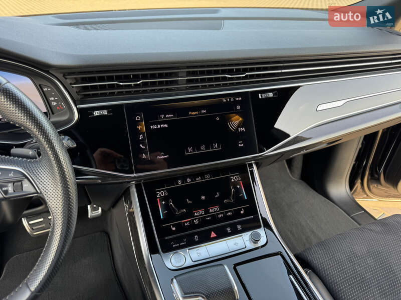 Внедорожник / Кроссовер Audi Q8 2020 в Киеве