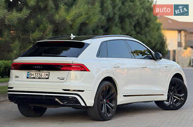 Позашляховик / Кросовер Audi Q8 2018 в 