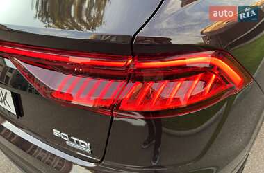 Внедорожник / Кроссовер Audi Q8 2020 в 