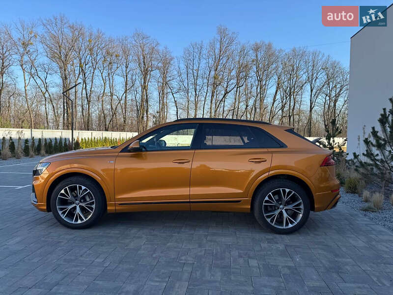Позашляховик / Кросовер Audi Q8 2019 в Луцьку