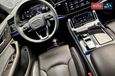 Позашляховик / Кросовер Audi Q8 2018 в 