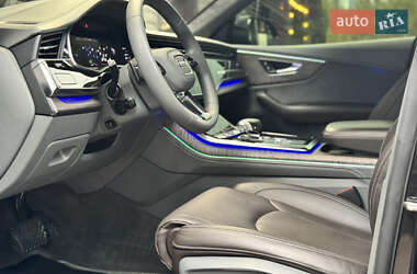 Позашляховик / Кросовер Audi Q8 2018 в 