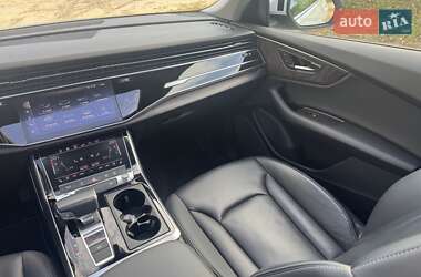 Внедорожник / Кроссовер Audi Q8 2018 в 