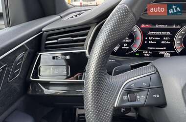 Внедорожник / Кроссовер Audi Q8 2021 в 