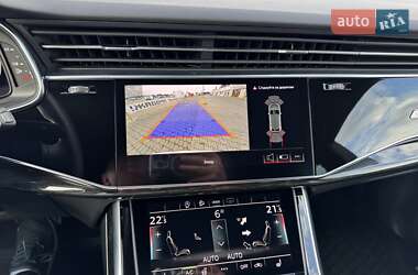 Внедорожник / Кроссовер Audi Q8 2021 в 