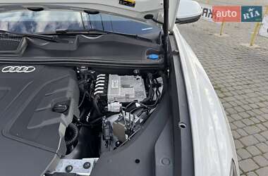 Внедорожник / Кроссовер Audi Q8 2021 в 