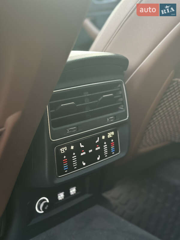 Позашляховик / Кросовер Audi Q8 2019 в Києві