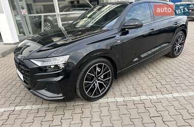 Внедорожник / Кроссовер Audi Q8 2023 в 