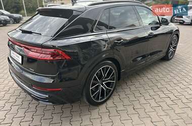 Внедорожник / Кроссовер Audi Q8 2023 в 