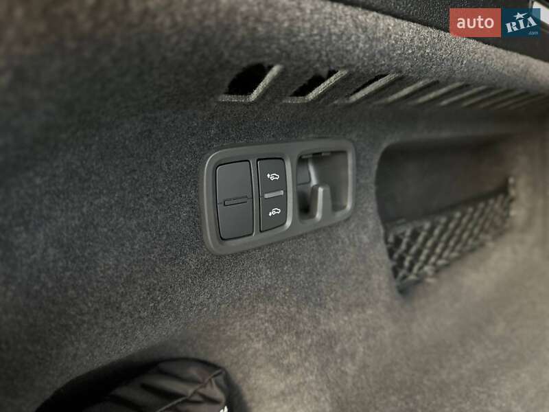 Внедорожник / Кроссовер Audi Q8 2023 в Киеве