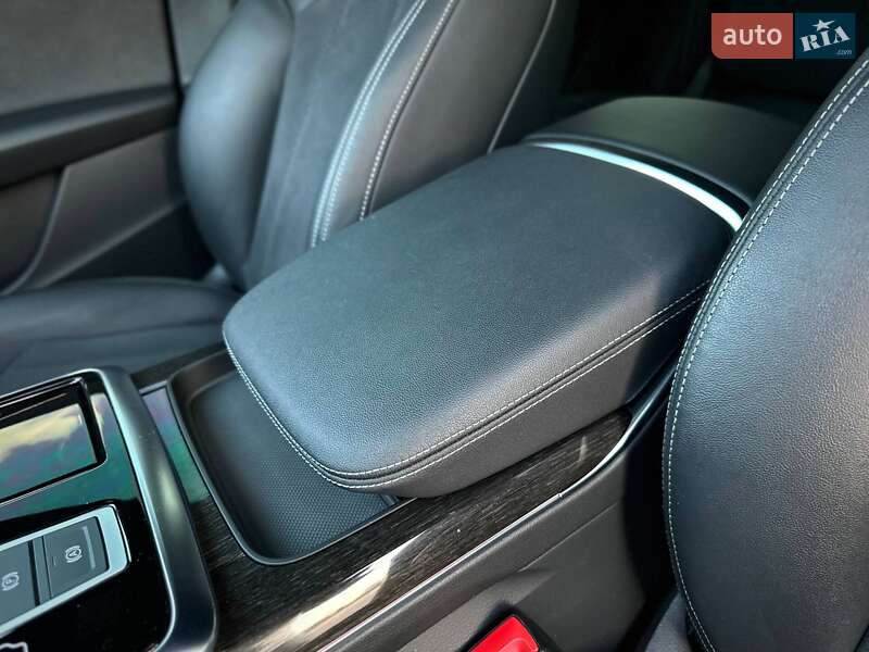 Внедорожник / Кроссовер Audi Q8 2023 в Киеве