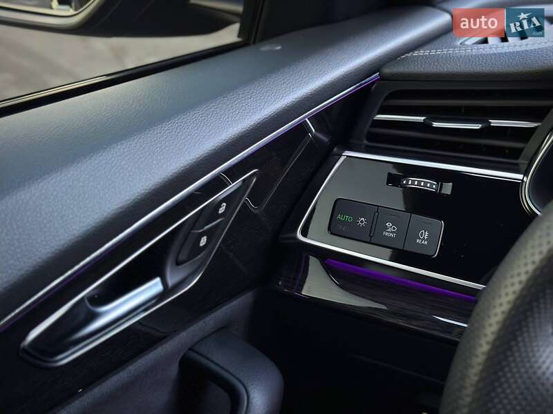 Внедорожник / Кроссовер Audi Q8 2023 в Киеве