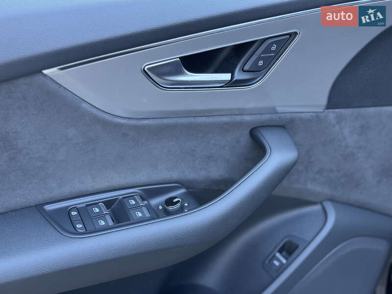 Внедорожник / Кроссовер Audi Q8 2019 в Киеве