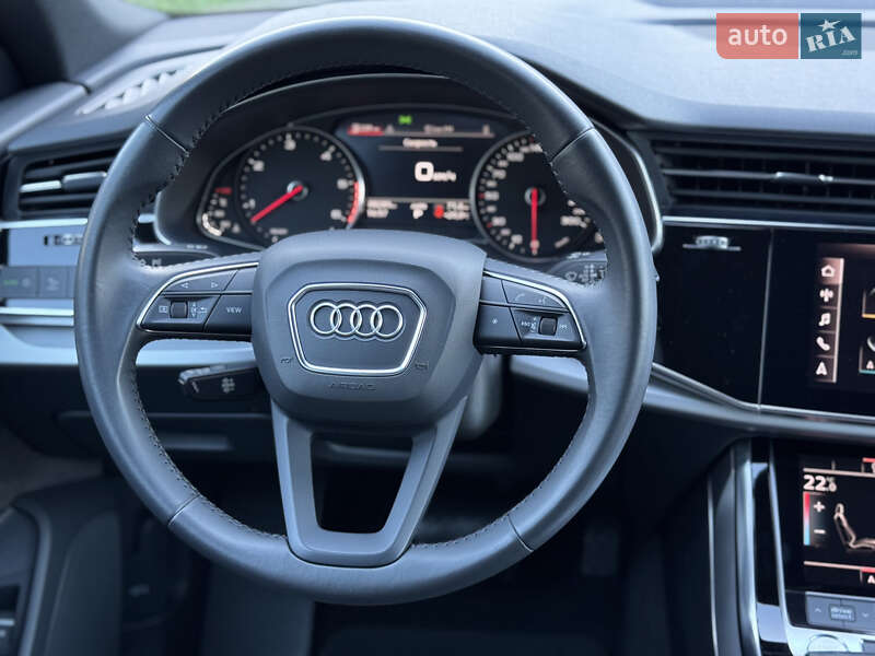 Внедорожник / Кроссовер Audi Q8 2019 в Киеве