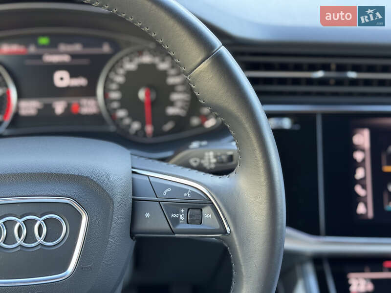 Внедорожник / Кроссовер Audi Q8 2019 в Киеве