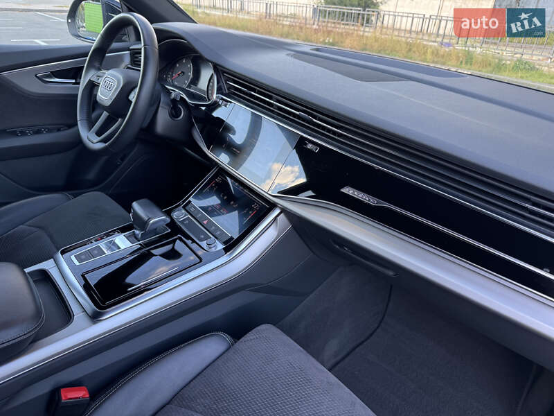 Внедорожник / Кроссовер Audi Q8 2019 в Киеве