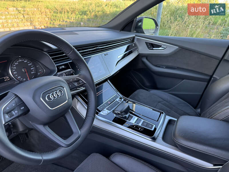 Внедорожник / Кроссовер Audi Q8 2019 в Киеве
