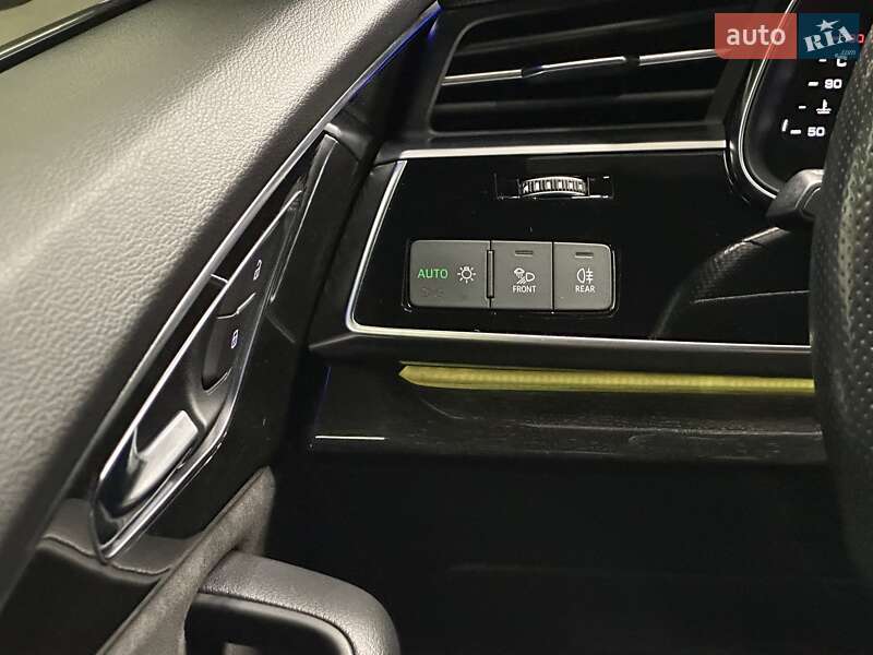 Внедорожник / Кроссовер Audi Q8 2020 в Харькове