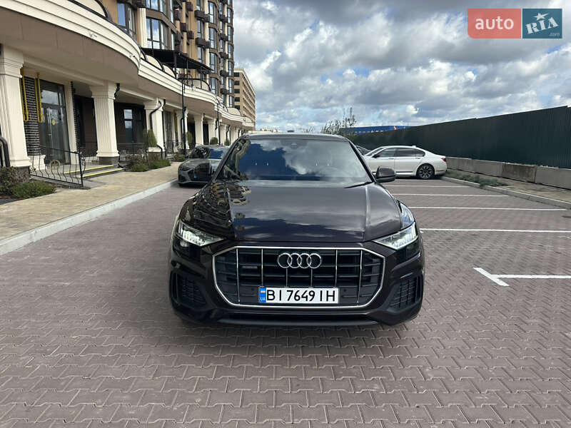 Внедорожник / Кроссовер Audi Q8 2021 в Киеве